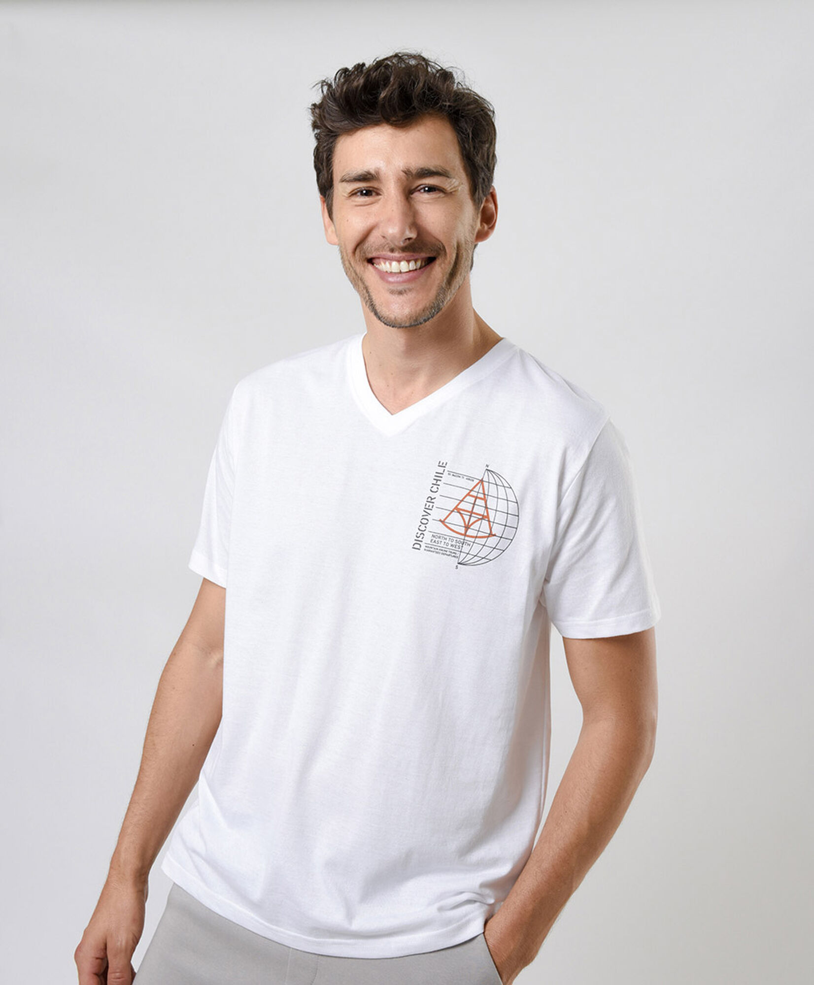 Polera hombre doble estampado discover Polera hombre doble estampado discover