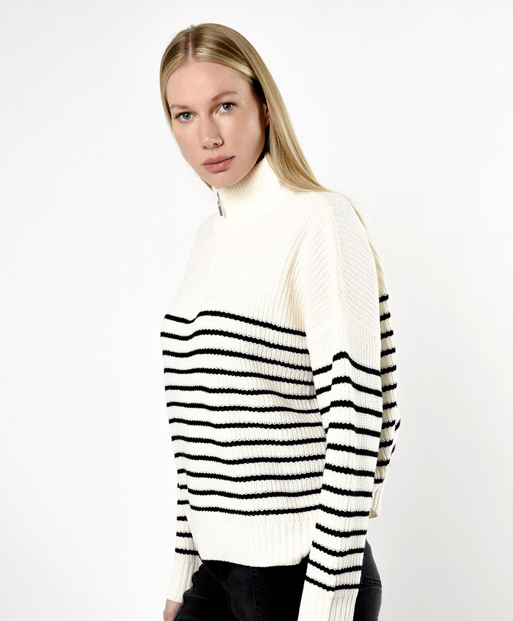 Sweater mujer líneas cuello cierre Sweater mujer líneas cuello cierre