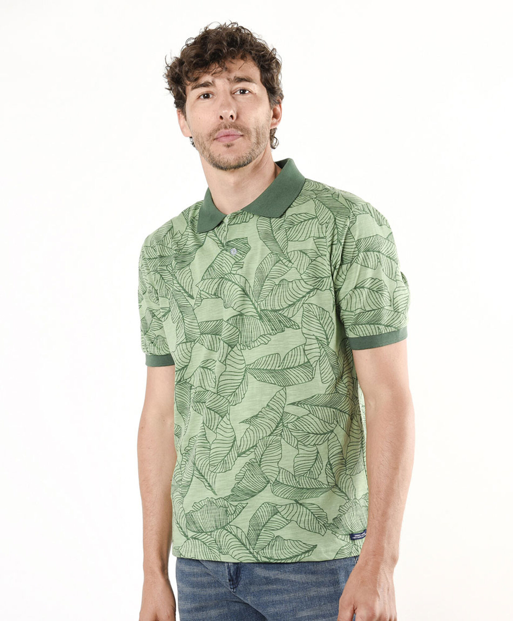 Polera hombre hojas verde cuello piqué Polera hombre hojas verde cuello piqué