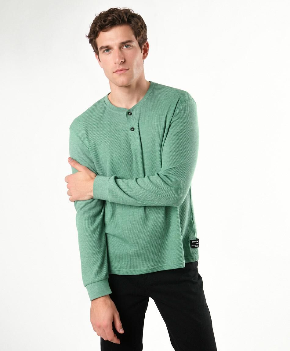 Polera hombre texturizada botones