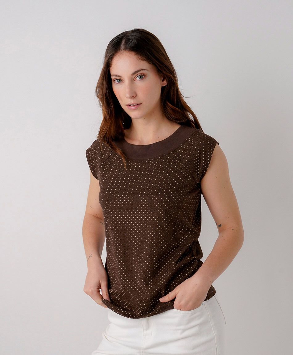 Polera mujer caf&eacute; puntitos