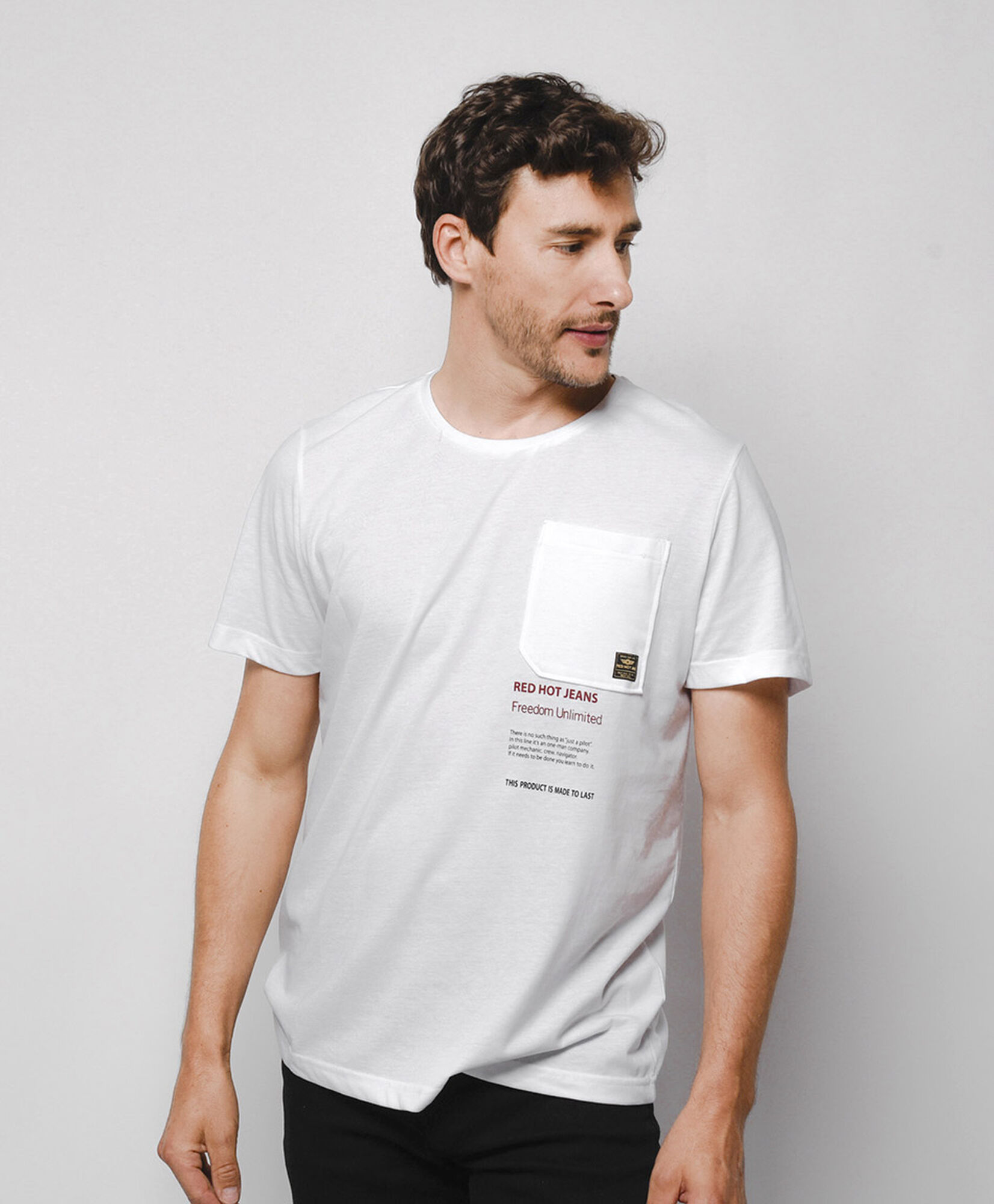 Polera hombre bolsillo frase Polera hombre bolsillo frase