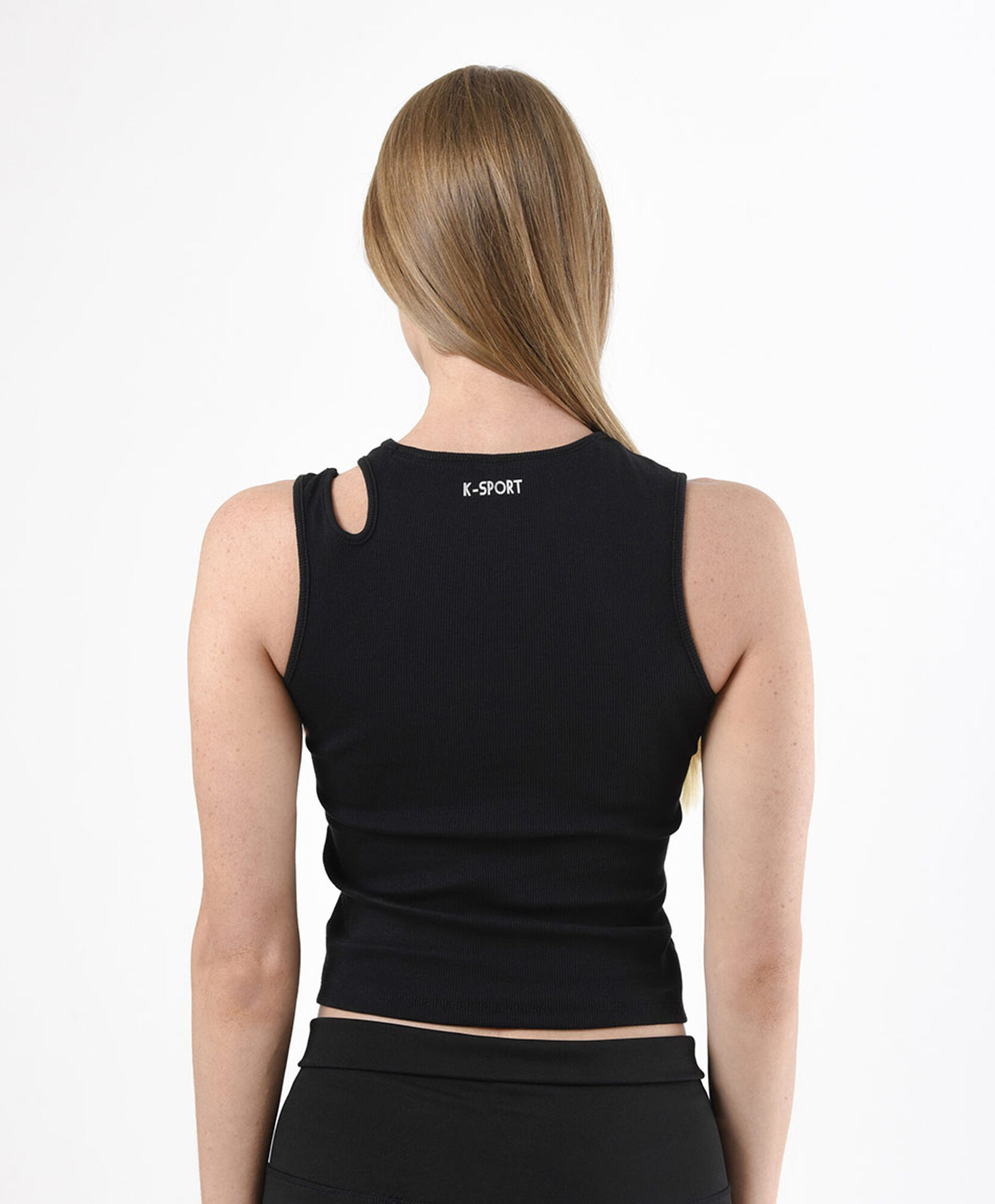 Polera deportiva mujer escote en hombro ajustado Polera deportiva mujer escote en hombro ajustado