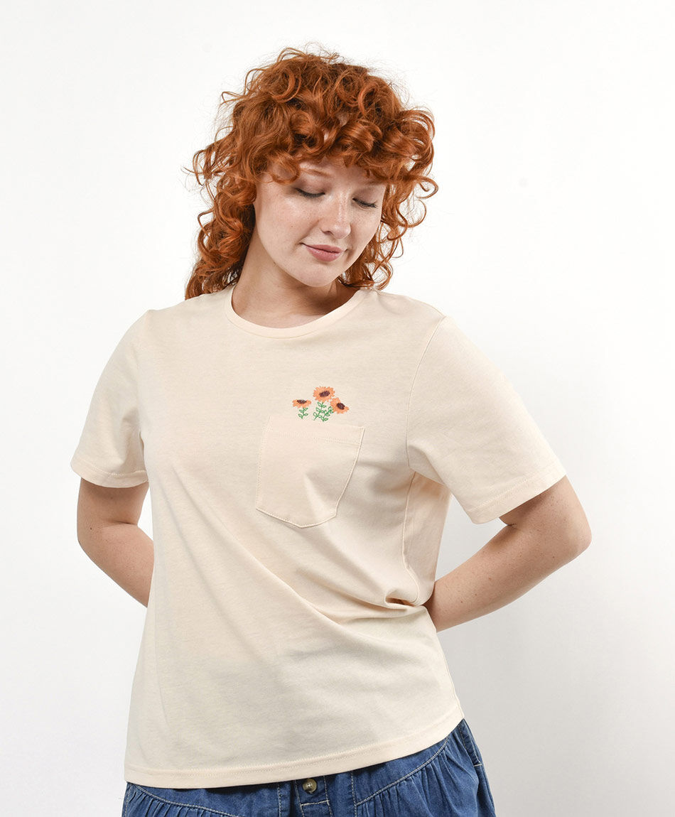 Polera mujer margaritas bordadas