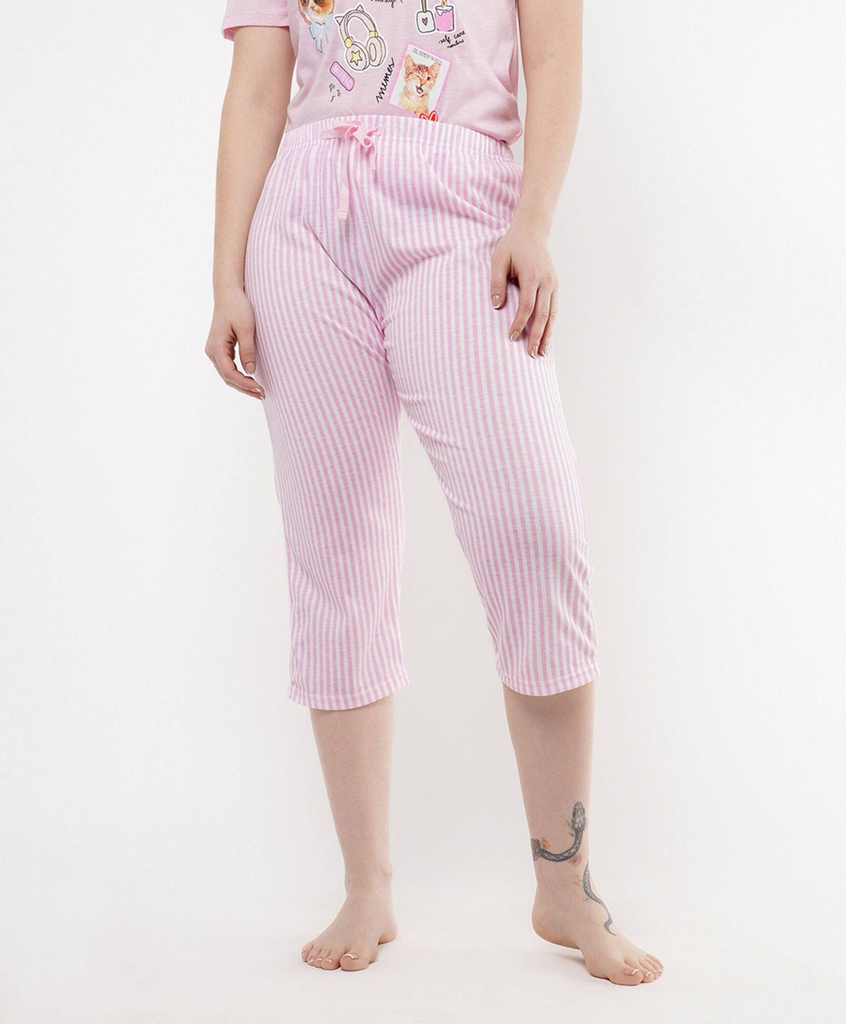 Pijama mujer capri estilo sticker Pijama mujer capri estilo sticker