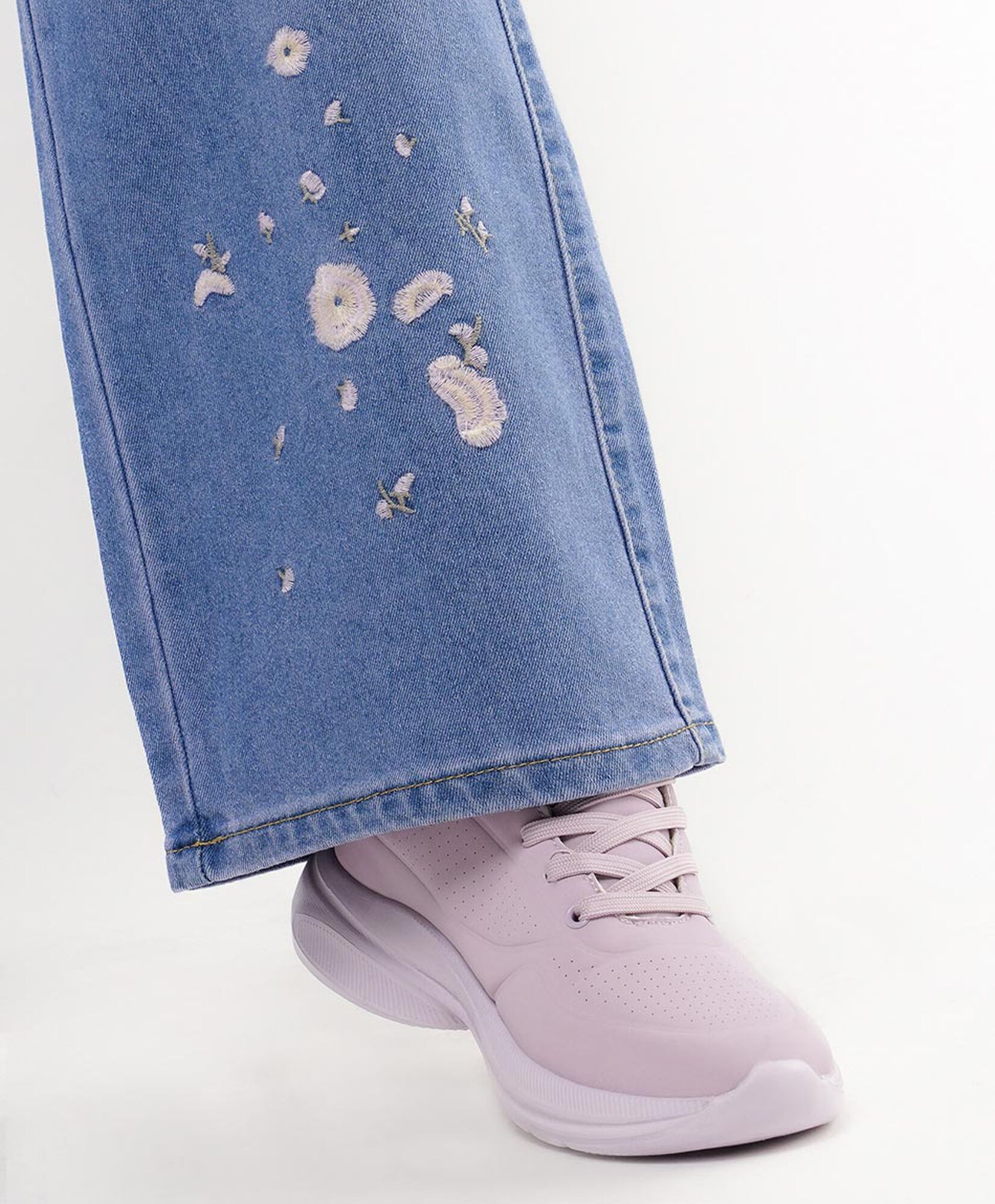 Jeans mujer flores bordadas wide Jeans mujer flores bordadas wide
